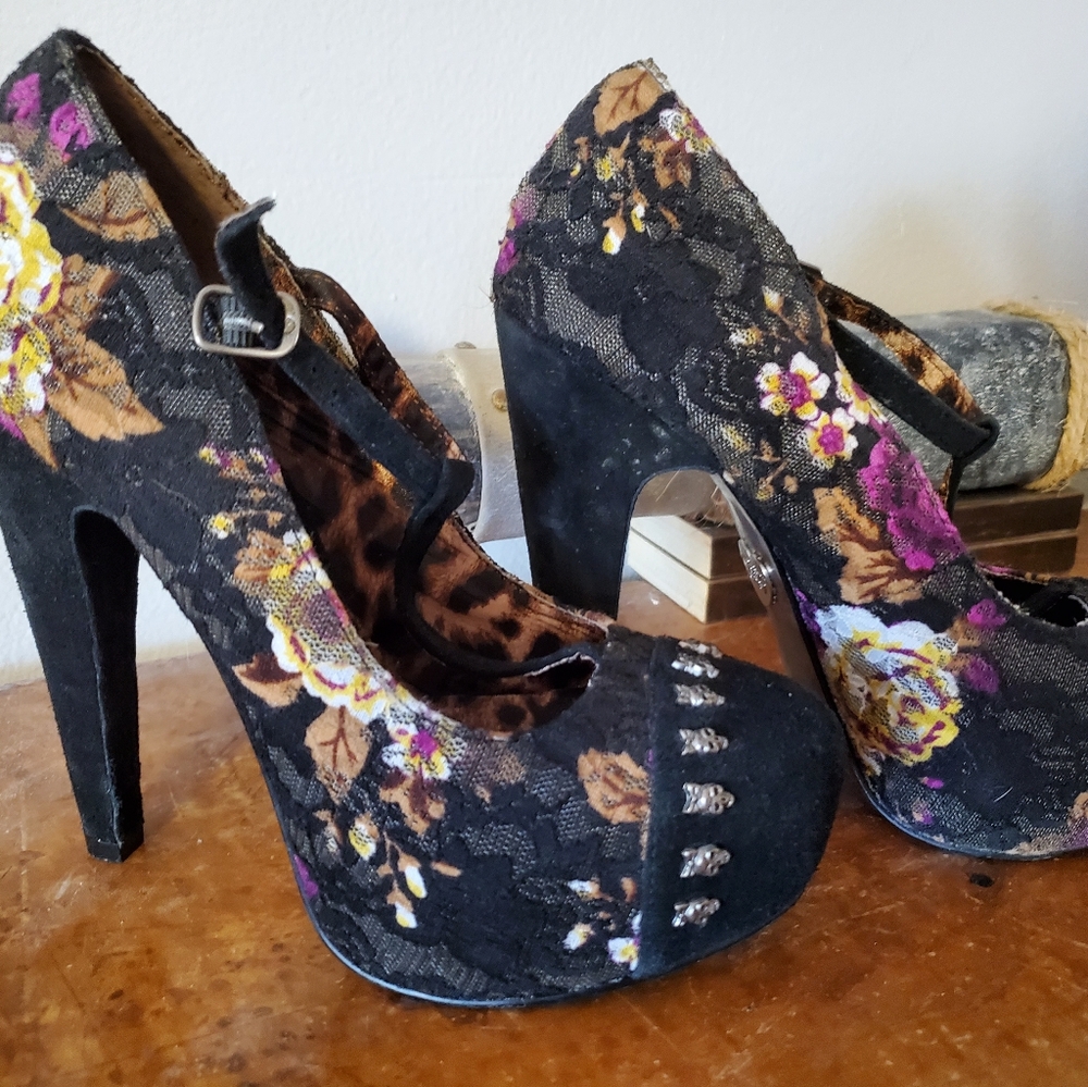 Betty Johnson Mary Jane Heels